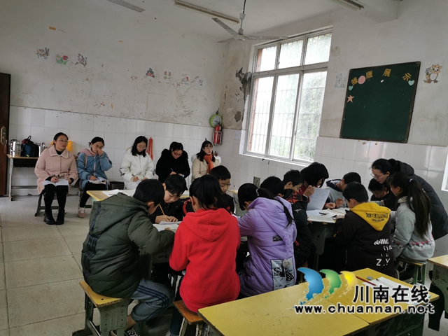 泸县百和镇百和中心小学校到肖坳小学开展“送教下乡”活动(图2)