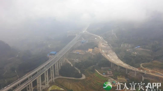 宜彝高速四川段主体工程全线贯通(图2)