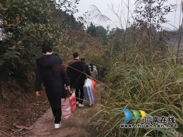 泸县百和镇：关怀困难学生，传递温暖力量