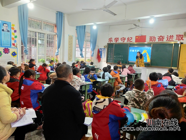 泸县得胜小学举行“德法花绽放，教研促成长”主题教研活动(图2)
