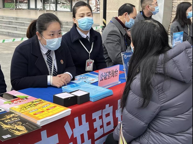 泸州：把房产证“送”进小区，让群众心里踏实了(图3)