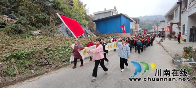 向英雄致敬!古蔺县大寨苗族乡举行散葬烈士墓搬迁送别仪式(图3) 向英雄致敬!古蔺县大寨苗族乡举行散葬烈士墓搬迁送别仪式(图3)