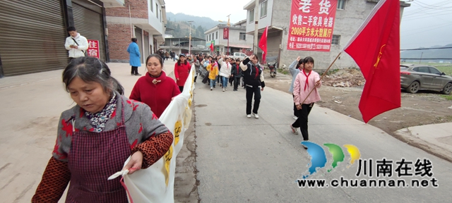 向英雄致敬!古蔺县大寨苗族乡举行散葬烈士墓搬迁送别仪式(图4) 向英雄致敬!古蔺县大寨苗族乡举行散葬烈士墓搬迁送别仪式(图4)