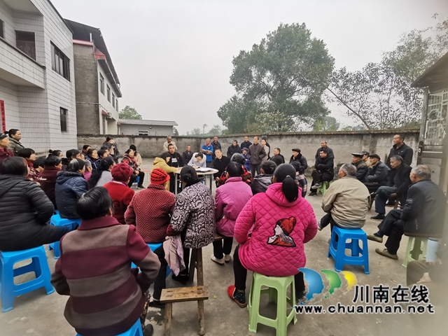 泸县云龙镇：政策宣传进院坝，架起干群“连心桥”(图1)