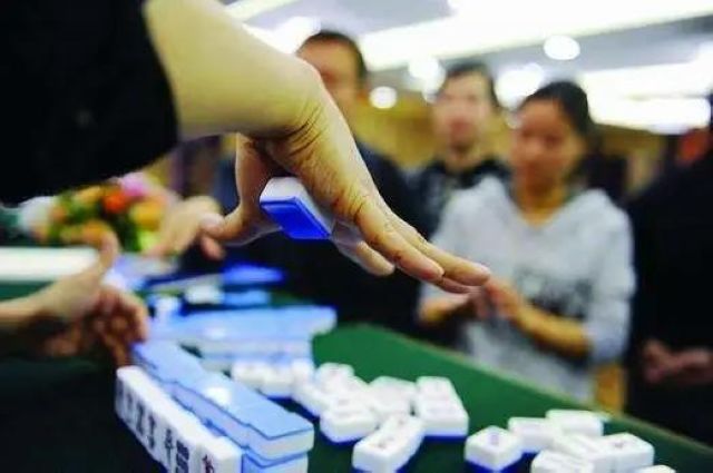合江：赌博起纠纷请警察撑腰 全部安排！(图4)