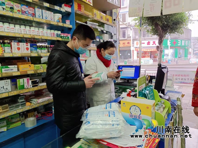 泸县云龙镇开展零售药房药品安全专项检查工作(图1)