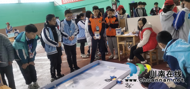 2021年合江县青少年机器人竞赛在合江中学举行(图4) 2021年合江县青少年机器人竞赛在合江中学举行(图4)