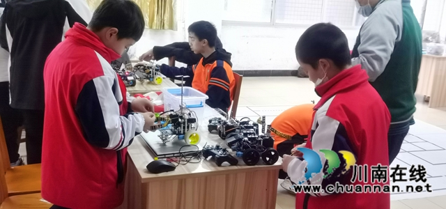 2021年合江县青少年机器人竞赛在合江中学举行(图5) 2021年合江县青少年机器人竞赛在合江中学举行(图5)