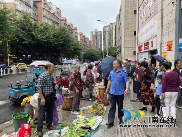 江阳区华阳街道：民心守护，“小摊位”护住群众美好生活(图1)