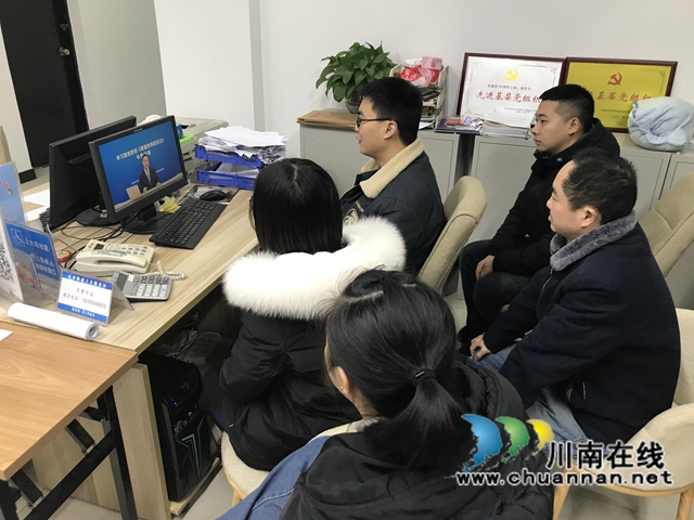 龙马潭区小市街道上大街社区妇联组织开展学习《家庭教育促进法》活动(图2) 龙马潭区小市街道上大街社区妇联组织开展学习《家庭教育促进法》活动(图2)