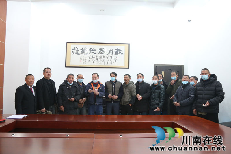 16名农民工喜得拖欠5年工资(图2)