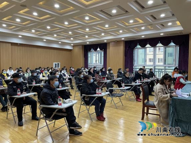 江阳区妇联召开“共谋社会发展，共促社会治理”巾帼志愿者培训会(图4)