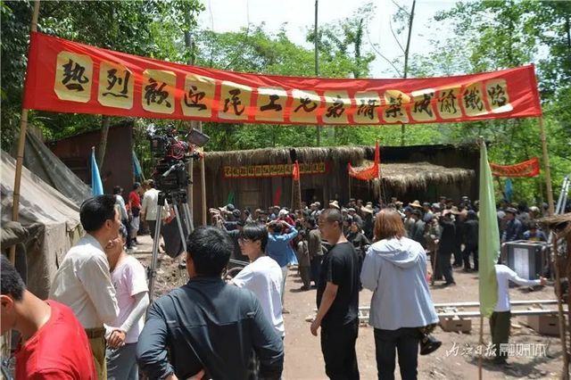 最新剧照来了！电视剧《一路向前》“燃”内江——