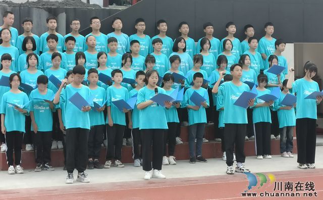纳溪护国中学举行“新时代·心飞扬”心理健康宣传活动