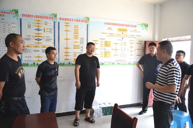 古蔺县自然资源和规划局慰问高温一线干部职工