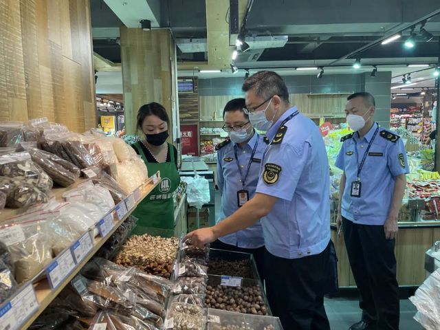 泸州市市场监督管理局守护节日市场食品安全(图3) nEO_IMG_4.jpg