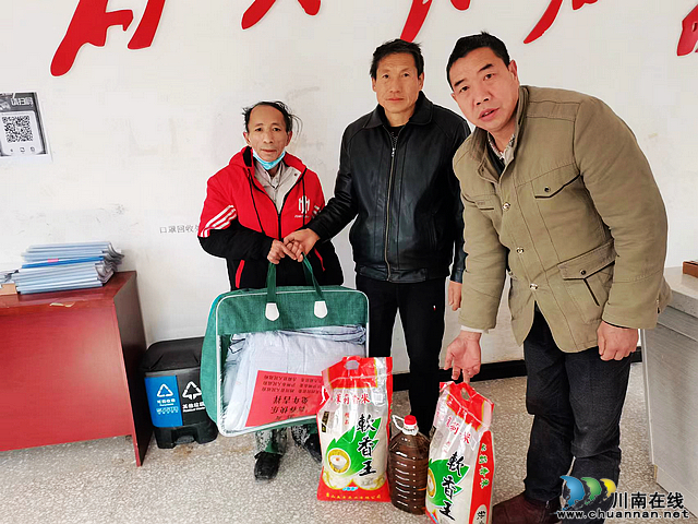 古蔺：黄荆镇开展春节前夕走访慰问少数民族群众活动