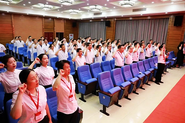 【致敬医师节】今天，把掌声送给他们→