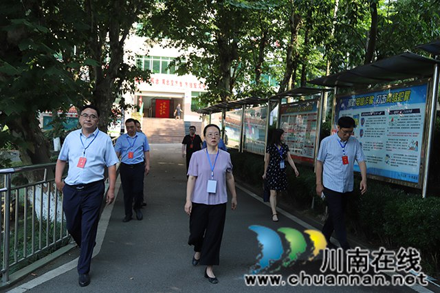 泸州市教育体育局党组书记、局长刘著带队到泸县一中开展中考巡考工作(图1) IMG_0113.jpg